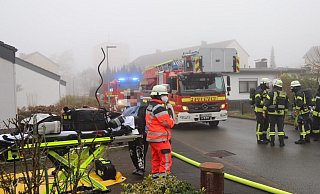 Rund 50 Einsatzkräfte eilten in den Süden - die Straße wurde komplett gesperrt. - Charlotte Mahncke Rund 50 Einsatzkräfte eilten in den Süden - die Straße wurde komplett gesperrt. - Charlotte Mahncke
