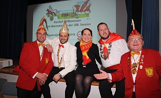 Präsident Peter Hartmann, Prinz Karneval Michele I. Abbenante, das Kranzkönigspaar Sarah und Benedikt Knapp und der Vorsitzende Peter Josephs (v.l.) freuen sich mit allen Jecken auf die fünfte Jahreszeit. - Regina Brucksch Präsident Peter Hartmann, Prinz Karneval Michele I. Abbenante, das Kranzkönigspaar Sarah und Benedikt Knapp und der Vorsitzende Peter Josephs (v.l.) freuen sich mit allen Jecken auf die fünfte Jahreszeit. - Regina Brucksch