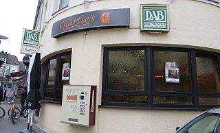 Seit 13 Jahren gibt es "Charlie's Bar" in der Marktstraße in Bad Lippspringe. Nach kurzer Pause gibt es nun einen Betreiberwechsel. - Uwe Müller Seit 13 Jahren gibt es "Charlie's Bar" in der Marktstraße in Bad Lippspringe. Nach kurzer Pause gibt es nun einen Betreiberwechsel. - Uwe Müller