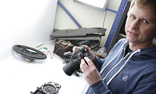 Autoverwerter Christian Wulfhorst weiß mit der Kamera umzugehen. - Dieter Scholz Autoverwerter Christian Wulfhorst weiß mit der Kamera umzugehen. - Dieter Scholz