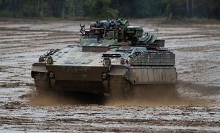 Ein Schützenpanzer der Bundeswehr vom Typ Marder während einer Übung in Niedersachsen. - Philipp Schulze/dpa Ein Schützenpanzer der Bundeswehr vom Typ Marder während einer Übung in Niedersachsen. - Philipp Schulze/dpa