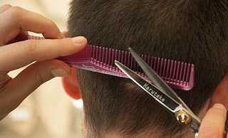 Seit Mitte Dezember müssen alle Friseur-Salons geschlossen bleiben. - Symbolfoto/Pixabay Seit Mitte Dezember müssen alle Friseur-Salons geschlossen bleiben. - Symbolfoto/Pixabay