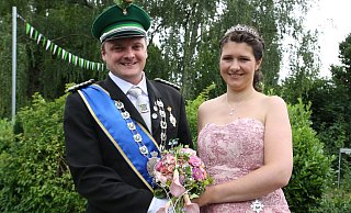 Zugführer als König: Daniel und Birgit Knaup sind die Regenten in Upsprunge. - Regina Brucksch Zugführer als König: Daniel und Birgit Knaup sind die Regenten in Upsprunge. - Regina Brucksch