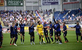 Nach dem Spiel stellen die SCP-Akteure (v. l.) Felix Platte, Richmond Tachie, Julian Justvan, Jannik Huth, Jasper van der Werff, Jannis Heuer, Robert Leipertz, Marvin Pieringer, Jonas Carls und Marco Schuster ihre tänzerischen Qualitäten unter Beweis. - Imago Images Nach dem Spiel stellen die SCP-Akteure (v. l.) Felix Platte, Richmond Tachie, Julian Justvan, Jannik Huth, Jasper van der Werff, Jannis Heuer, Robert Leipertz, Marvin Pieringer, Jonas Carls und Marco Schuster ihre tänzerischen Qualitäten unter Beweis. - Imago Images