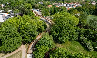 Schlängelt sich durch die Dalke-Aue und über den Westring: Die Brücke in Gütersloh ist ein imposantes Bauwerk. - Benno Schulz Fotografie Schlängelt sich durch die Dalke-Aue und über den Westring: Die Brücke in Gütersloh ist ein imposantes Bauwerk. - Benno Schulz Fotografie