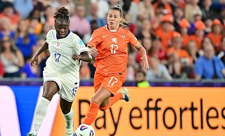 Am Ende kein enges Duell: Frankreichs Sandy Baltimore (l) gegen die Niederländerin Victoria Pelova. - Sebastian Christoph Gollnow/dpa Am Ende kein enges Duell: Frankreichs Sandy Baltimore (l) gegen die Niederländerin Victoria Pelova. - Sebastian Christoph Gollnow/dpa