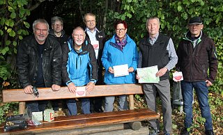 Angebracht wurden die Notfall-Schilder vom Vorstand des Brenkener Heimat- und Verkehrsvereins mit (v. l.) Guido Grzeschke, Paul Claisse, Rolf Schüttelhöfer, Josef Müller, Sabine Pommer, Walter Grabrowsky und Werner Büttner. - Johannes Büttner Angebracht wurden die Notfall-Schilder vom Vorstand des Brenkener Heimat- und Verkehrsvereins mit (v. l.) Guido Grzeschke, Paul Claisse, Rolf Schüttelhöfer, Josef Müller, Sabine Pommer, Walter Grabrowsky und Werner Büttner. - Johannes Büttner