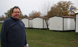 Michael Brusche, Geschäftsführer des Freizeit- und Wohnparks am Lippesee, hat sechs Mobilheime von der Stadt Delbrück gekauft. - Regina Brucksch Michael Brusche, Geschäftsführer des Freizeit- und Wohnparks am Lippesee, hat sechs Mobilheime von der Stadt Delbrück gekauft. - Regina Brucksch