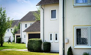 Die ehemaligen Britenhäuser in der Siedlung Am Dreierfeld sollen so schnell wie möglich an Familien verkauft werden. - Andreas Frücht Die ehemaligen Britenhäuser in der Siedlung Am Dreierfeld sollen so schnell wie möglich an Familien verkauft werden. - Andreas Frücht