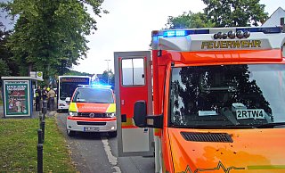 In dem Bus sind mehrere Personen gestürzt, darunter ein Kleinkind. - Ralph Meyer In dem Bus sind mehrere Personen gestürzt, darunter ein Kleinkind. - Ralph Meyer