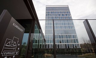 Laut Eurojust soll auch die russische Staatsführung verfolgt werden. - Peter Dejong/AP/dpa Laut Eurojust soll auch die russische Staatsführung verfolgt werden. - Peter Dejong/AP/dpa