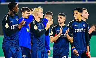 Die SCP-Akteure (vorne v. l.) Ilyas Ansah, Anton Bäuerle, Adrian Bravo Sanchez und Santiago Casteneda bedanken sich nach Spielschluss bei den Fans. - Besim Mazhiqi Die SCP-Akteure (vorne v. l.) Ilyas Ansah, Anton Bäuerle, Adrian Bravo Sanchez und Santiago Casteneda bedanken sich nach Spielschluss bei den Fans. - Besim Mazhiqi
