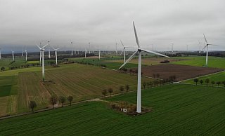 Diese Windkraftanlagen stehen nordöstlich des Paderborner Stadtteils Dahl. Hier sorgt der Wind offensichtlich für gute Erträge. - Jens Reddeker Diese Windkraftanlagen stehen nordöstlich des Paderborner Stadtteils Dahl. Hier sorgt der Wind offensichtlich für gute Erträge. - Jens Reddeker