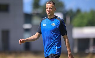 Am Donnerstag absolvierte Filip Bilbija den Medizincheck in Paderborn, am frühen Freitagmorgen flog er nach München. Von dort aus ging es ins SCP-Trainingslager nach Tirol, wo Bilbija während des Vormittagstraining eintraf. - Oliver Krato Am Donnerstag absolvierte Filip Bilbija den Medizincheck in Paderborn, am frühen Freitagmorgen flog er nach München. Von dort aus ging es ins SCP-Trainingslager nach Tirol, wo Bilbija während des Vormittagstraining eintraf. - Oliver Krato