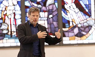 "Wer wir sein könnten": Robert Habeck kommt jetzt im Februar nach Bad Oeynhausen. - Angelina Kuhlmann "Wer wir sein könnten": Robert Habeck kommt jetzt im Februar nach Bad Oeynhausen. - Angelina Kuhlmann