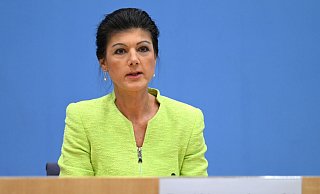 Die Politikerin Sahra Wagenknecht spricht während der Pressekonferenz zur Gründung des Vereins «Bündnis Sahra Wagenknecht - Für Vernunft und Gerechtigkeit». - Soeren Stache/dpa Die Politikerin Sahra Wagenknecht spricht während der Pressekonferenz zur Gründung des Vereins «Bündnis Sahra Wagenknecht - Für Vernunft und Gerechtigkeit». - Soeren Stache/dpa