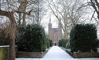 Das Karolingische Westwerk und die Civitas Corvey sind seit 2014 offiziell Weltkulturerbe. Zum 1.200-jährigen Jubiläum erhält das Kloster Corvey eine 20-Euro-Silbergedenkmünze. - Kirchengemeinde Corvey Das Karolingische Westwerk und die Civitas Corvey sind seit 2014 offiziell Weltkulturerbe. Zum 1.200-jährigen Jubiläum erhält das Kloster Corvey eine 20-Euro-Silbergedenkmünze. - Kirchengemeinde Corvey