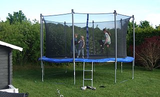Die meisten Betroffenen eines Trampolin-Unfalls sind laut Gütersloher Medizinern Kinder zwischen sechs und neun Jahren. Die häufigsten Verletzungen sind Brüche. - Pixabay Die meisten Betroffenen eines Trampolin-Unfalls sind laut Gütersloher Medizinern Kinder zwischen sechs und neun Jahren. Die häufigsten Verletzungen sind Brüche. - Pixabay