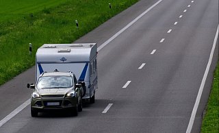 Der Fahrer des Caravan-Gespanns soll sich laut Polizei sehr rücksichtlos verhalten haben. - Pixabay (Symbolbild) Der Fahrer des Caravan-Gespanns soll sich laut Polizei sehr rücksichtlos verhalten haben. - Pixabay (Symbolbild)