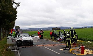 Eine Fahrerin wurde bei dem Unfall in ihrem Auto eingeklemmt. - Simone Flörke Eine Fahrerin wurde bei dem Unfall in ihrem Auto eingeklemmt. - Simone Flörke