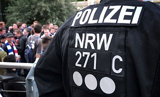Die Polizeikräfte erwarteten die SCP-Anhänger bereits dort, wo diese eigentlich auf rivalisierende Lippstädter treffen wollten. - Symbolfoto: Andreas Frücht Die Polizeikräfte erwarteten die SCP-Anhänger bereits dort, wo diese eigentlich auf rivalisierende Lippstädter treffen wollten. - Symbolfoto: Andreas Frücht