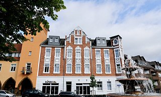 Das Hotel Markt 5 mit dem Bistro "Küpers" in der Innestadt von Lübbecke. - Heike von Schulz Das Hotel Markt 5 mit dem Bistro "Küpers" in der Innestadt von Lübbecke. - Heike von Schulz