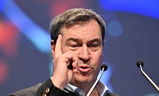 Markus Söder (CSU): «Das Verbrenner-Aus für 2035 ist falsch und muss deshalb zurückgenommen werden». - Peter Kneffel/dpa Markus Söder (CSU): «Das Verbrenner-Aus für 2035 ist falsch und muss deshalb zurückgenommen werden». - Peter Kneffel/dpa