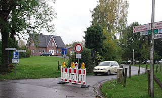 In Heddinghausen: Die Glösinghauser Straße wurde zur Einbahnstraße (von der Bünder Straße in Richtung Bad Holzhausen) umfunktioniert. Dies gilt nicht für landwirtschaftlichen Verkehr und Anwohner. Foto: Cornelia Müller - Cornelia Müller In Heddinghausen: Die Glösinghauser Straße wurde zur Einbahnstraße (von der Bünder Straße in Richtung Bad Holzhausen) umfunktioniert. Dies gilt nicht für landwirtschaftlichen Verkehr und Anwohner. Foto: Cornelia Müller - Cornelia Müller