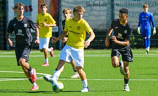 Noah Laschin (am Ball) und seine Wellensieker B-Jugend mussten sich dem Druck der Delbrücker beim 1:5 beugen. - Andreas Zobe Noah Laschin (am Ball) und seine Wellensieker B-Jugend mussten sich dem Druck der Delbrücker beim 1:5 beugen. - Andreas Zobe