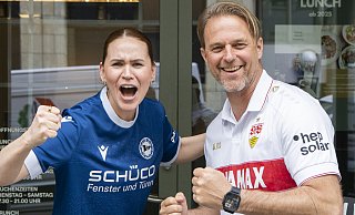 Steffi Butt und Timo Hildebrand fiebern dem Pokalfinale entgegen – und warten auf die nächste Gelegenheit, sich gegenseitig in die Pfanne zu hauen. - Glückspilz Steffi Butt und Timo Hildebrand fiebern dem Pokalfinale entgegen – und warten auf die nächste Gelegenheit, sich gegenseitig in die Pfanne zu hauen. - Glückspilz