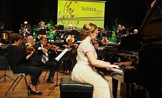 Pianistin Rahel Derksen brachte ein Klavierkonzert von Edvard Grieg zu Gehör. - Imme Lohmeyer-Lorek Pianistin Rahel Derksen brachte ein Klavierkonzert von Edvard Grieg zu Gehör. - Imme Lohmeyer-Lorek