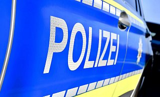 Der 32-jährige Petershäger überschlug sich mit dem Auto unterhalb der Brücke der L770 in Lahde. - Thomas Lieske Der 32-jährige Petershäger überschlug sich mit dem Auto unterhalb der Brücke der L770 in Lahde. - Thomas Lieske