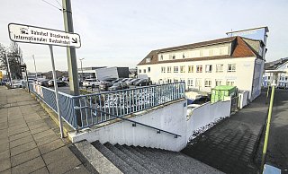 So sieht der Zugang von der Stadtbahn zum Bahnhof Brackwede aus. Ändern wird sich das in Kürze auch nicht. - Susanne Lahr So sieht der Zugang von der Stadtbahn zum Bahnhof Brackwede aus. Ändern wird sich das in Kürze auch nicht. - Susanne Lahr