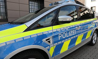 Die Polizei musste den aggressiven 46-Jährigen fixieren, dann ging's auf die Wache. - Simone Flörke Die Polizei musste den aggressiven 46-Jährigen fixieren, dann ging's auf die Wache. - Simone Flörke
