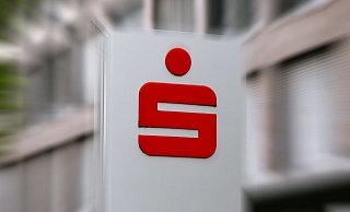 Die Sparkasse Paderborn-Detmold darf der rechtsextremen Identitären Bewegung ein Konto nicht verweigern. - picture alliance Die Sparkasse Paderborn-Detmold darf der rechtsextremen Identitären Bewegung ein Konto nicht verweigern. - picture alliance