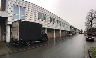 Ob die Industriebrache am Bahnhof zugunsten eines Fachmarktzentrums mit Rewe, Rossmann und Ernstings Family weichen muss oder besser Wohnungen entstehen sollen, war Thema im Ausschuss für Bauen und Städtebau. - Robert Becker Ob die Industriebrache am Bahnhof zugunsten eines Fachmarktzentrums mit Rewe, Rossmann und Ernstings Family weichen muss oder besser Wohnungen entstehen sollen, war Thema im Ausschuss für Bauen und Städtebau. - Robert Becker