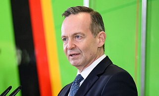 Bundesverkehrsminister Volker Wissing (FDP) hat den Ländern bei seinen Plänen für deutsche Autobahnen eine Frist gesetzt - und könnte ausgebremst werden. - Bernd von Jutrczenka/dpa Bundesverkehrsminister Volker Wissing (FDP) hat den Ländern bei seinen Plänen für deutsche Autobahnen eine Frist gesetzt - und könnte ausgebremst werden. - Bernd von Jutrczenka/dpa