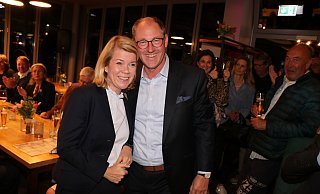 CDU-Kandidat Stefan-Oliver Strate mit seiner Frau Tanta Strate-Rudolphi am Wahlabend im Brauhaus. - Holger Kosbab CDU-Kandidat Stefan-Oliver Strate mit seiner Frau Tanta Strate-Rudolphi am Wahlabend im Brauhaus. - Holger Kosbab