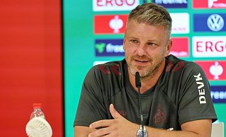 Lukas Kwasniok freut sich auf sein Bundesliga-Debüt - trotz aller Regeln (Archivbild). - Daniel Löb/dpa Lukas Kwasniok freut sich auf sein Bundesliga-Debüt - trotz aller Regeln (Archivbild). - Daniel Löb/dpa