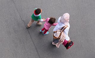 Im Integrationsrat ging es kürzlich eine Befragung, wie Menschen mit internationaler Familiengeschichte in Herford leben. - picture alliance / Wolfram Steinberg Im Integrationsrat ging es kürzlich eine Befragung, wie Menschen mit internationaler Familiengeschichte in Herford leben. - picture alliance / Wolfram Steinberg