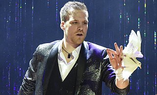 Spektakulär: Beim Sportlerball in der Paderhalle begeisterte David Wedegärtner im Januar mit seiner Las-Vegas-Show. - Ulrich Petzold Spektakulär: Beim Sportlerball in der Paderhalle begeisterte David Wedegärtner im Januar mit seiner Las-Vegas-Show. - Ulrich Petzold