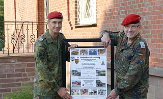 Freuen sich auf viele Besucher: Gunter Flach (l.), Kommandeur des Panzerpionierbataillons 1, und Organisator Helmut Duntemann. - Privat Freuen sich auf viele Besucher: Gunter Flach (l.), Kommandeur des Panzerpionierbataillons 1, und Organisator Helmut Duntemann. - Privat