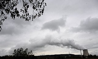 Der Kühlturm des Atomkraftwerks Isar 2 im Landkreis Landshut. - Felix Hörhager/dpa Der Kühlturm des Atomkraftwerks Isar 2 im Landkreis Landshut. - Felix Hörhager/dpa