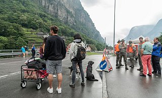 Vor dem Wochenende wurde einige Menschen aus Gefahrenzonen in Sicherheit gebracht. - Elia Bianchi/KEYSTONE/TI-PRESS/dpa Vor dem Wochenende wurde einige Menschen aus Gefahrenzonen in Sicherheit gebracht. - Elia Bianchi/KEYSTONE/TI-PRESS/dpa