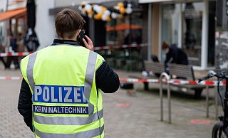 In Bielefeld fahndet die Polizei mit Namen und Fotos nach zwei mutmaßlichen Schützen. - Friso Gentsch/dpa In Bielefeld fahndet die Polizei mit Namen und Fotos nach zwei mutmaßlichen Schützen. - Friso Gentsch/dpa