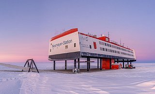 Fern von der Heimat wird auch in der Forschungsstation Neumayer III in der Antarktis Weihnachten gefeiert. - Michael Trautmann/Alfred-Wegener-Institut/dpa Fern von der Heimat wird auch in der Forschungsstation Neumayer III in der Antarktis Weihnachten gefeiert. - Michael Trautmann/Alfred-Wegener-Institut/dpa