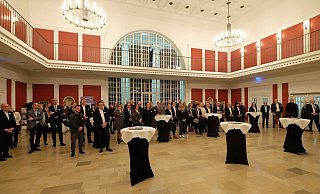 Noch Spielraum nach oben gab es bei der Zahl der Gäste auf der Premiere des Neujahrsempfangs in der Wandelhalle. - Thorsten Gödecker Noch Spielraum nach oben gab es bei der Zahl der Gäste auf der Premiere des Neujahrsempfangs in der Wandelhalle. - Thorsten Gödecker