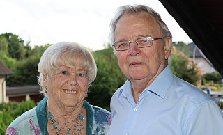 Mathilde und Stefan Rübbelke aus Westenholz blicken auf 65 Ehejahre zurück. - Regina Brucksch Mathilde und Stefan Rübbelke aus Westenholz blicken auf 65 Ehejahre zurück. - Regina Brucksch
