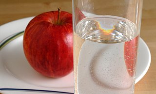 Der Verzicht auf Speisen und Getränke wie Fleisch und Wein oder etwa auf den Fernsehkonsum gilt als Symbol der Buße und der spirituellen Erneuerung. - Cornelia Gierth/epd Der Verzicht auf Speisen und Getränke wie Fleisch und Wein oder etwa auf den Fernsehkonsum gilt als Symbol der Buße und der spirituellen Erneuerung. - Cornelia Gierth/epd