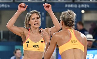 Die Beachvolleyballerinnen Laura Ludwig und Louisa Lippmann haben bei der EM ihren ersten Sieg errungen. - Sven Hoppe/dpa Die Beachvolleyballerinnen Laura Ludwig und Louisa Lippmann haben bei der EM ihren ersten Sieg errungen. - Sven Hoppe/dpa